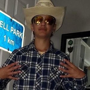 Meet your Posher, Logan